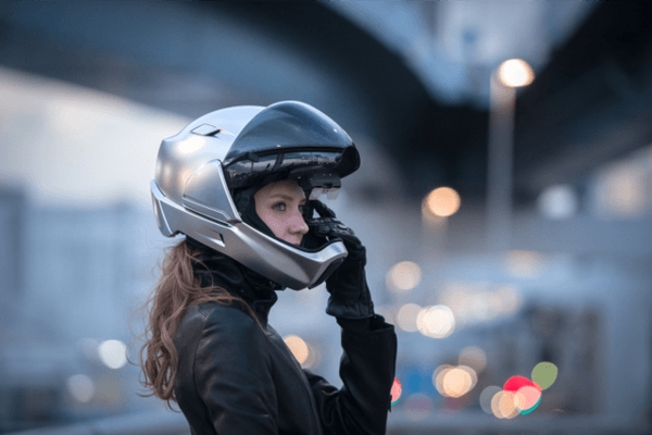 近未来的でスマートなバイク用ヘルメット Crosshelmet X1 が本格展開へ ニコニコニュース