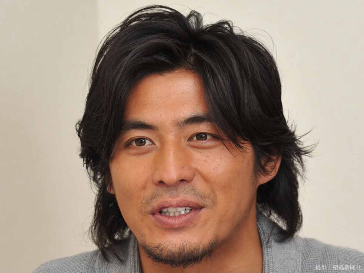 坂口憲二の現在の姿に 相変わらずイケメン バイクにまたがり さわやかすぎるスマイル ニコニコニュース