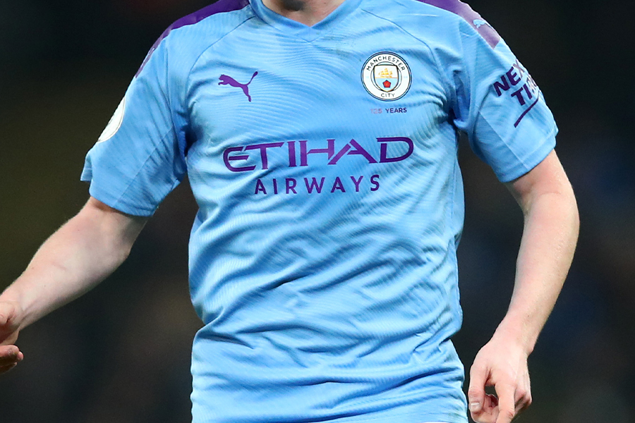 マンc新ユニフォーム 有名ミュージシャンが奇妙デザインに激怒 武漢行きの飛行機に ニコニコニュース