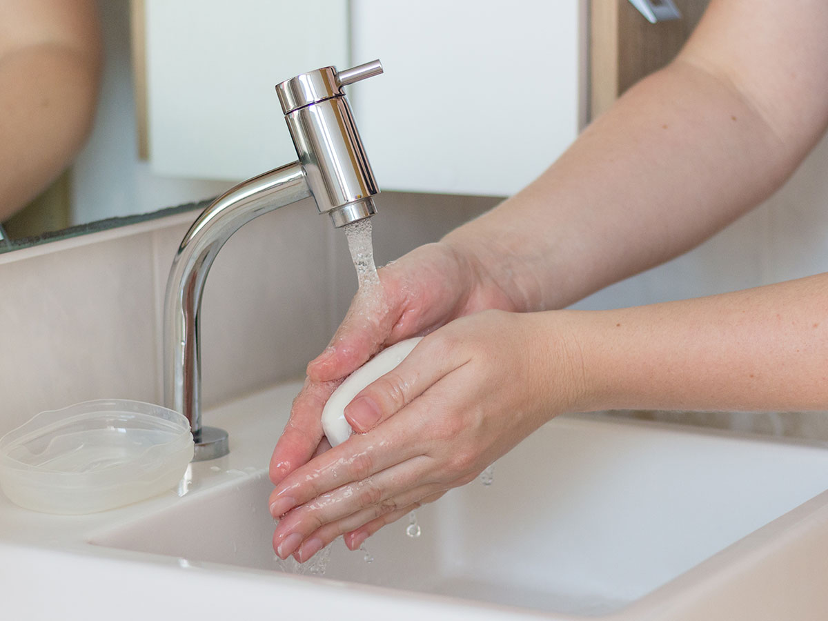 固形石鹸でもちゃんと菌は落ちるの 医師の解説に納得の声 ニコニコニュース
