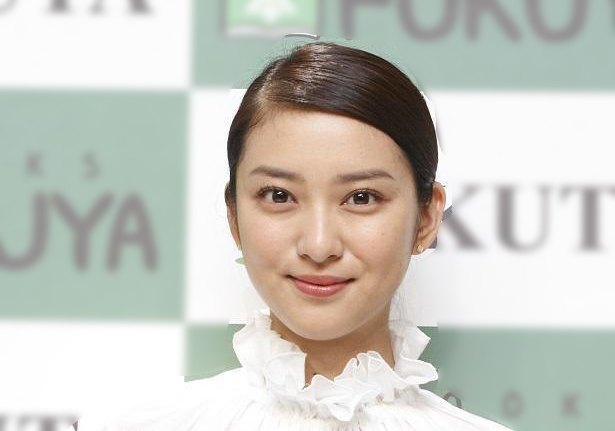 武井咲 爽やか ブルーコーデ に反響相次ぐ 美人すぎます スタイル抜群で綺麗 ニコニコニュース