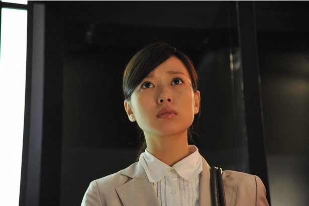 鍵のかかった部屋 特別編 大野智 榎本 と戸田恵梨香 純子 は人気漫画家が死亡した事件の真相を暴く ニコニコニュース