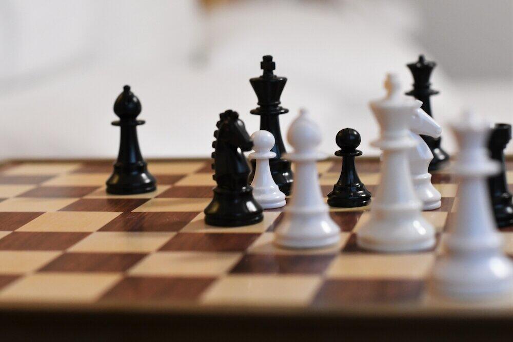 チェスの 白先攻 は人種差別的なのか オーストラリアのラジオ局取材が話題 ニコニコニュース