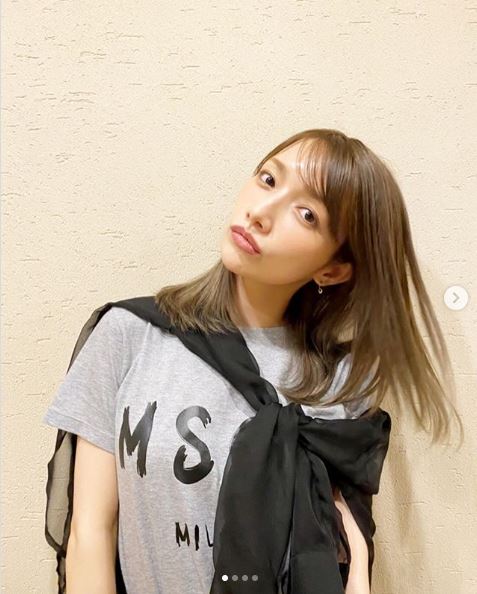 後藤真希 髪をなびかせた 私服コーデ Shotに反響 変わらず美人すぎる めちゃ似合ってる ニコニコニュース