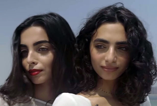 あなたは私 遠い異国に住むドッペルゲンガーをネットで発見 対面を果たした女性 ドバイ ルーマニア ニコニコニュース