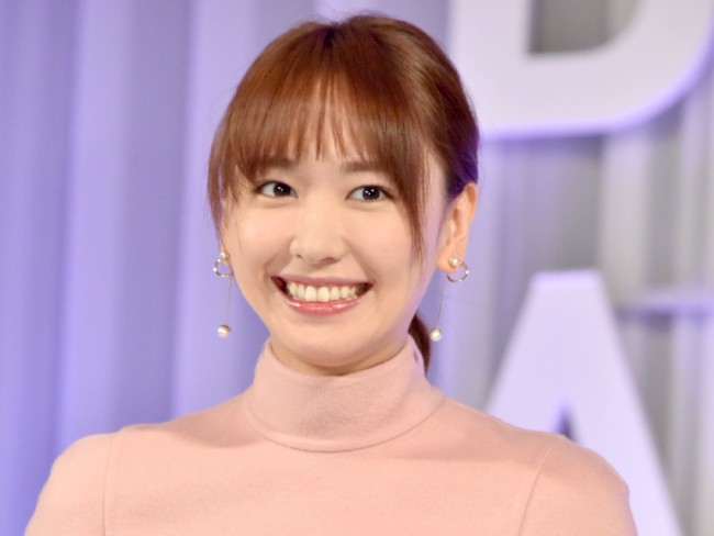 新垣結衣 自身のポスターを手にニッコリ 可愛すぎます と反響 ニコニコニュース