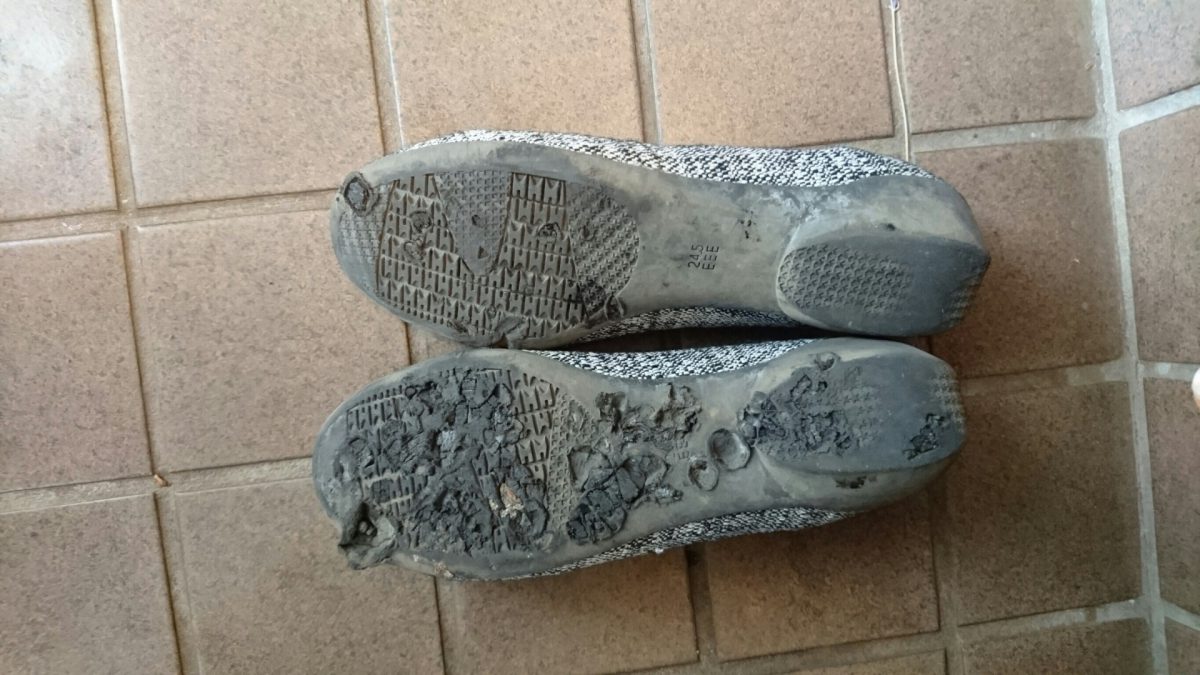 靴が経年劣化でボロボロになる信じられない理由が話題に ニコニコニュース