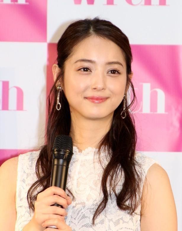 佐々木希 まるで蝶が舞っているよう な優美shotに 本当にキレイ 顔ちっさ と反響殺到 ニコニコニュース