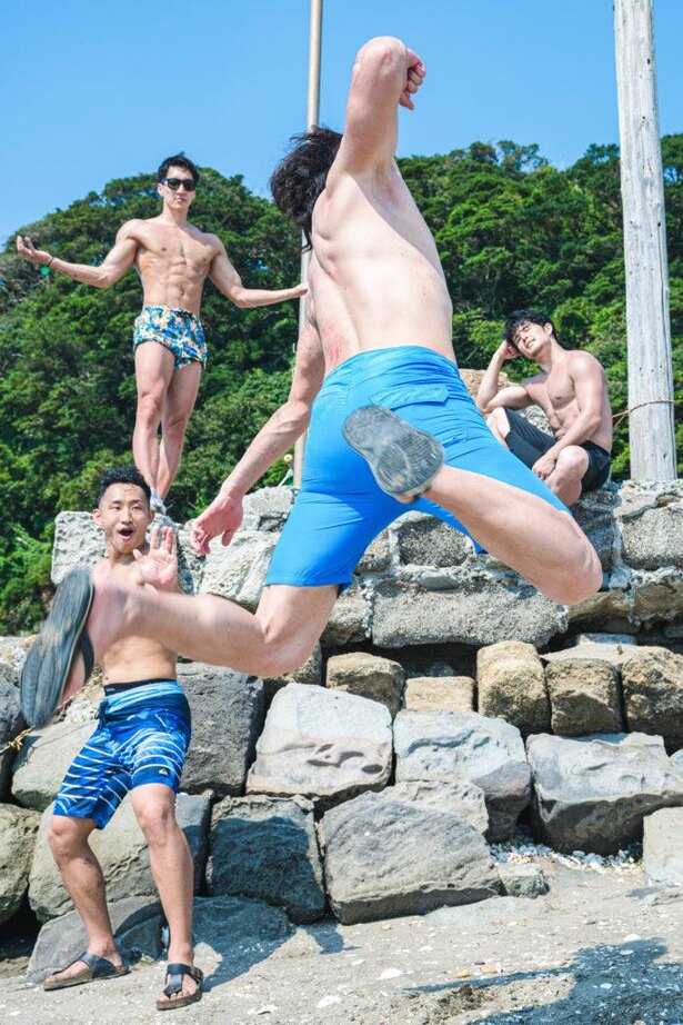 15万いいね を集めた 中二病全開 な マッチョ専用フリー素材 使えない写真素材が支持されるワケ ニコニコニュース