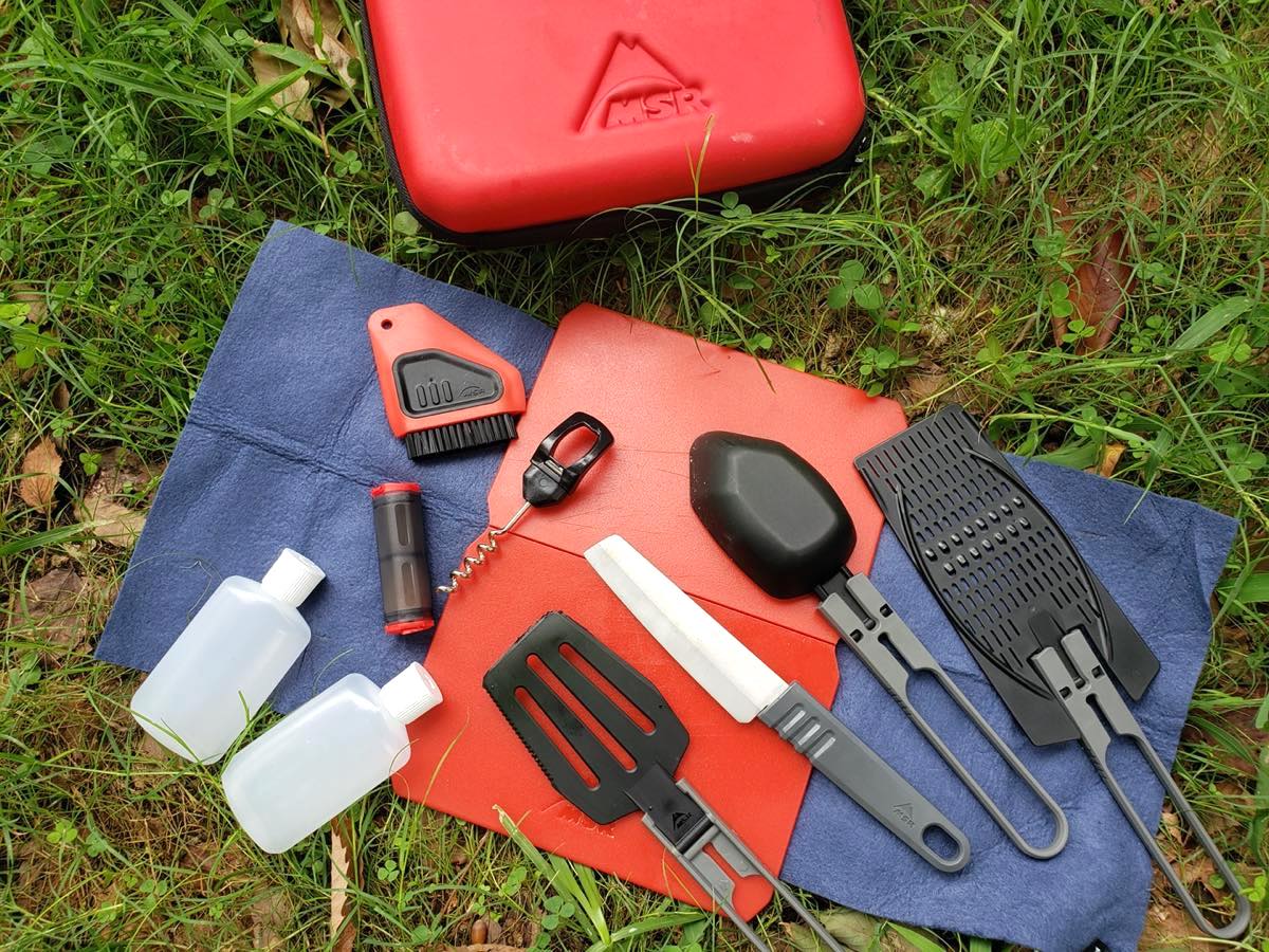 キャンプに持っていく調理器具は何でも入ってるmsrのキッチンツールセットが便利です ニコニコニュース