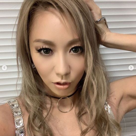 倖田來未 タイトワンピースの自撮りshotに絶賛の声 スタイル良すぎて見惚れました 美しすぎる ニコニコニュース