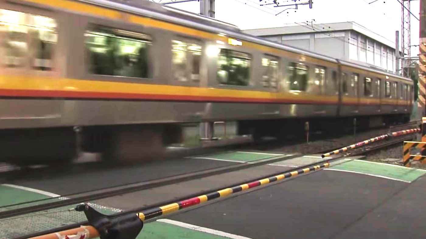 川崎 遮断機が上がるのを待ちきれず くぐり通った高齢男性が電車にぶつかり亡くなる ニコニコニュース