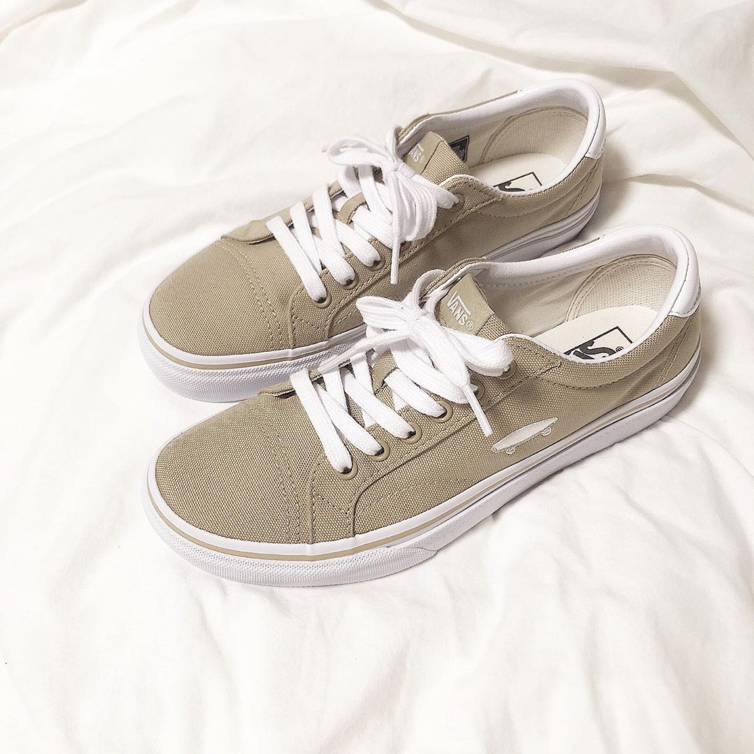 今vans買うならベージュが正解 大人女子の旬なスニーカーコーデ術は ニコニコニュース