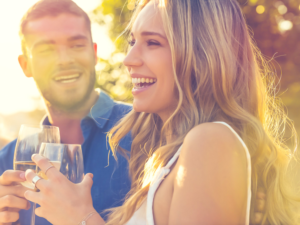 目で追っちゃう 男性が思わず見とれる女性の特徴4選 ニコニコニュース