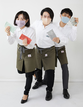 大丸梅田店の新入社員３人が本気で企画 守る 着こなす 考える マスクマルシェ 開催 毎日つけるものだからお ニコニコニュース