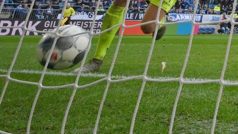 前線上がったgk 起死回生のゴール 戻れずロングシュート決められて負ける ニコニコニュース