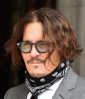 ジョニー デップ 元妻への暴力を裁判所が認め出演作降板も 私の戦いは変わらない 巷には ジョニーに正義を 支持する声 ニコニコニュース