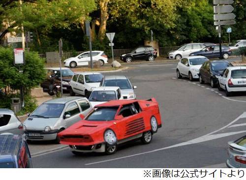 力技すぎる 自作フェラーリ ボール紙の車体を乗用車にかぶせ走行 ニコニコニュース