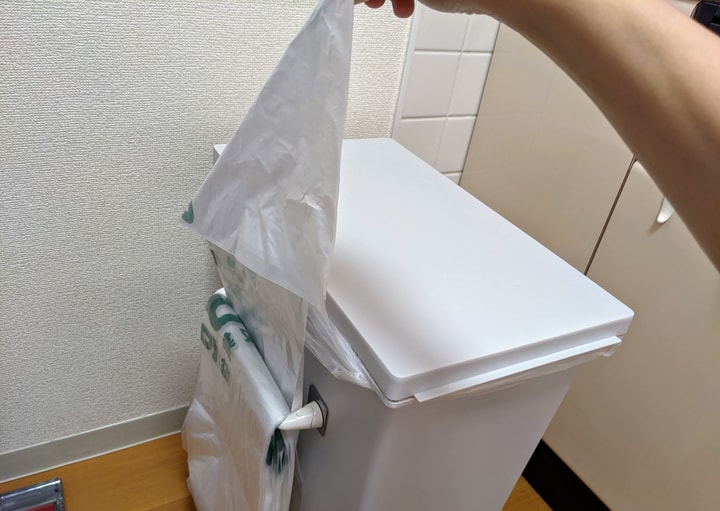 45lゴミ袋は タオルハンガーでゴミ箱に吊るす が断トツで使いやすい ニコニコニュース