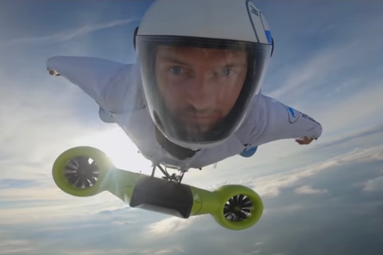 時速300kmで空を飛ぶ電動ウイングスーツ Bmwが凄いの開発しちゃったらしい ニコニコニュース