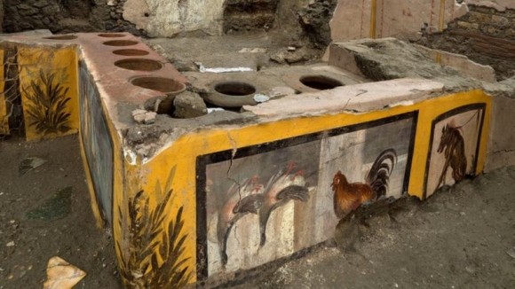 00年以上前の食堂 古代都市ポンペイの遺跡から当時の食堂を発見 食べ物が入った容器も残されていた ニコニコニュース