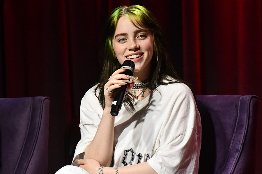 ビリー アイリッシュ ロザリアとのコラボ曲の最後の英語詞は家族全員で書いたと明かす ニコニコニュース