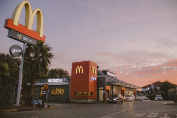 車内の様子はお見通しだった マクドナルドのドライブスルーで 店員が顧客の注文を間違えない理由 イギリス ニコニコニュース