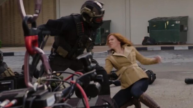 スカヨハ ミシェル ロドリゲスの超絶スタントを務めたのは誰 プロフェッショナルな仕事を目撃せよ ニコニコニュース