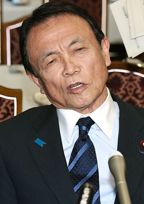 廊下は全長100メートル 右腕 を失った麻生太郎氏 蒸し返されたセレブ生活 ニコニコニュース