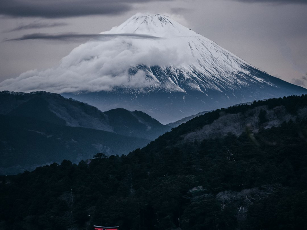 国内外から反響 まるで水墨画のような富士山と芦ノ湖を収めた２枚の写真が美しい ニコニコニュース