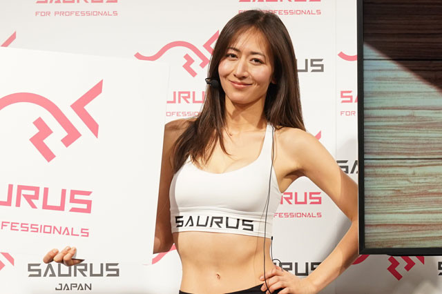 長友佑都 宮河マヤがｓａｕｒｕｓアンバサダー就任 長友の美尻トレに すごい 全然ブレない ニコニコニュース