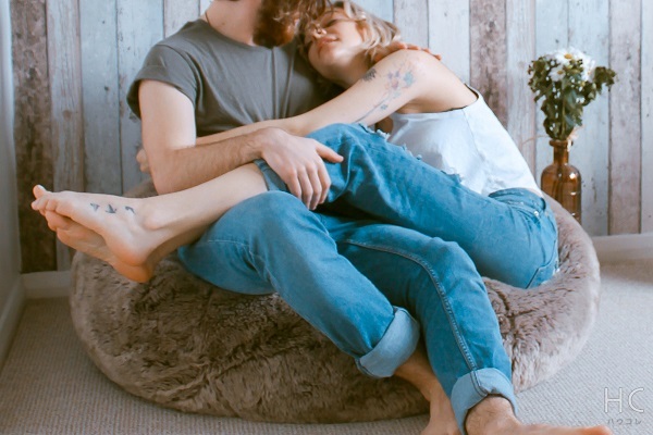 早くベッドいこ 彼のスイッチを入れる 刺激的なハグの仕方 とは ニコニコニュース