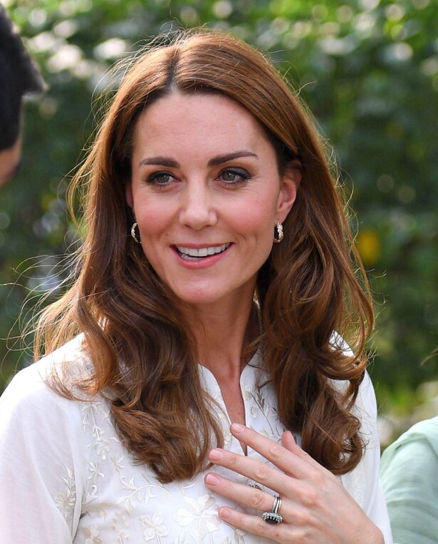 キャサリン妃 ヘンリー王子夫妻の王室攻撃にブルーの衣装で見せた 覚悟 ニコニコニュース