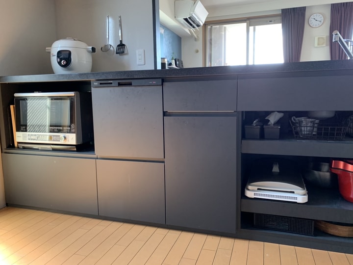 黒いキッチンってどうなの 使ってわかったメリット デメリット ニコニコニュース