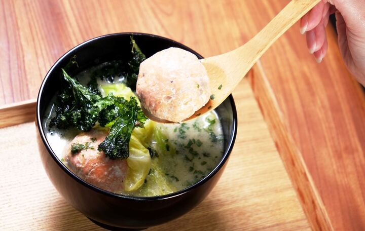 東京 浅草 おみそ汁専門店の春限定メニュー 春キャベツと サーモンの特製だんごのおみそ汁 ニコニコニュース