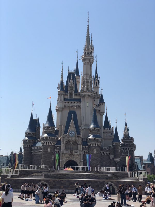 知りたくなかった ディズニーの イッツアスモールワールド の人形 髪の毛が伸び続けるという ホラーのような話が話題に ニコニコニュース