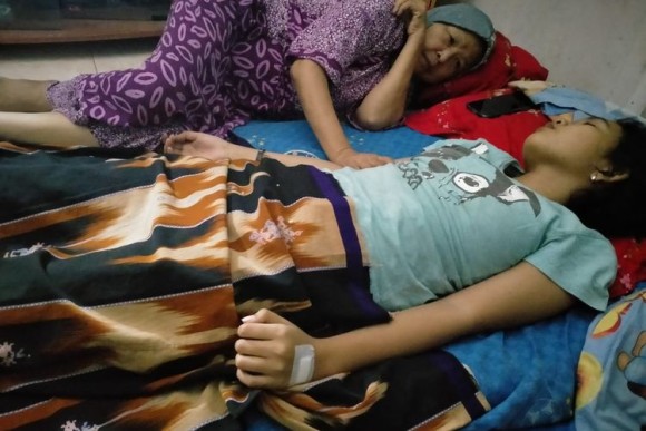 眠れる森の美女症候群を患う16歳少女 1週間昏々と眠り続ける インドネシア ニコニコニュース