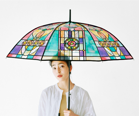 透け感が美しい 大正ロマンなステンドグラスの傘 がロマンティック 椿をモチーフにした窓がそのまま傘に ニコニコニュース