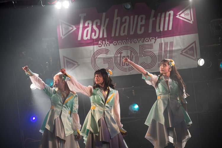 「Go Task 5!!!」Task have Funがファンに愛と感謝の思い伝えた結成5周年配信ライブ | ニコニコニュース