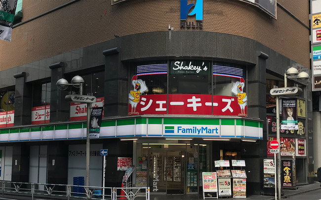 ピザレストラン シェーキーズ 渋谷店 5月13日 木 リニューアルオープン テイクアウトメニューに カラアゲシェーキー ニコニコニュース