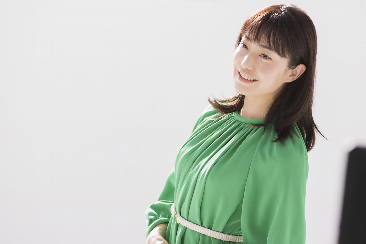キシリトールガムのcmに菅野美穂が初出演 乳歯が未だにあるんです ニコニコニュース