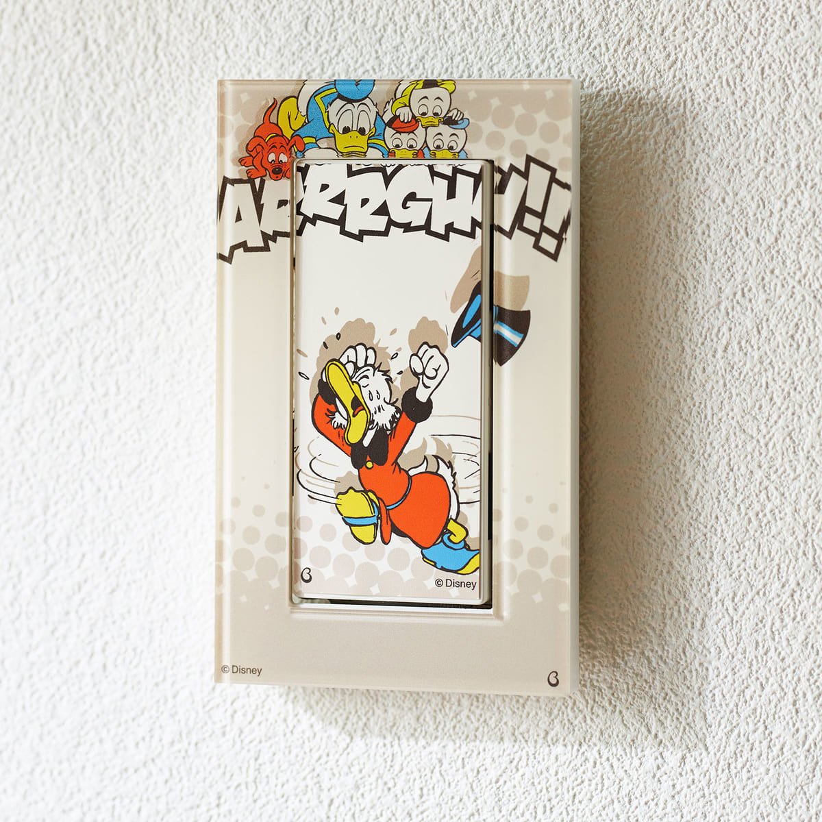 大慌てのスクルージ マクダックが主役 ベルメゾン ディズニー 工具不要のスイッチカバー ニコニコニュース