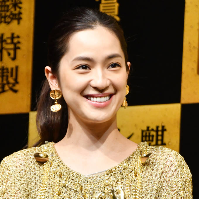 中村アン ロングヘアの頃より楽しめる ショートヘア 柄シャツ コーデを披露 ニコニコニュース