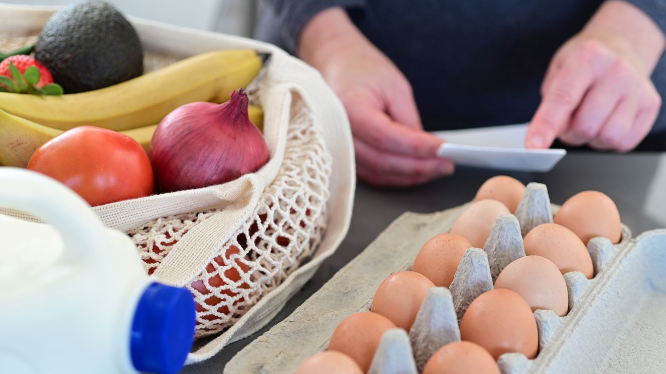 牛乳は開封しても日付までは大丈夫 はウソ 賞味期限の俗説を徹底検証する ニコニコニュース