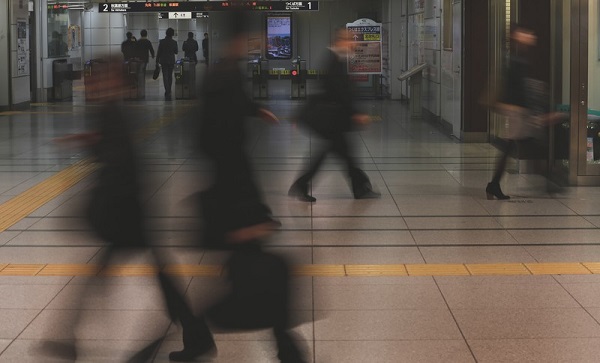 日常的に 霊が見える という人々 透けている状態の人をよく見ます 大抵は無視ですが話しかけられることも ニコニコニュース