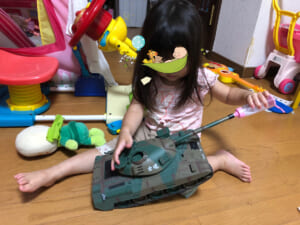 なんというバブみ 戦車にミルクをあげる少女 ニコニコニュース