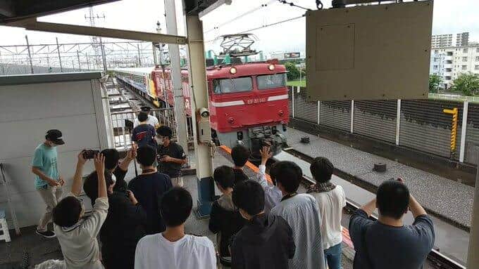 おい 話が違ぇだろがよ 撮り鉄マナー違反に駅員ブチギレ ホーム先端に走り出し Jrに詳細聞く ニコニコニュース