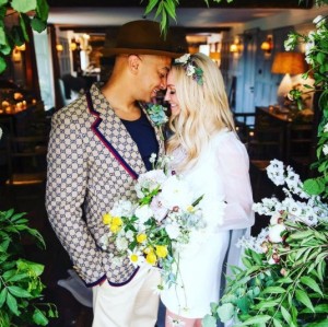 スパイス ガールズ エマ バントン 11年に婚約した元バンドマンと結婚 ニコニコニュース