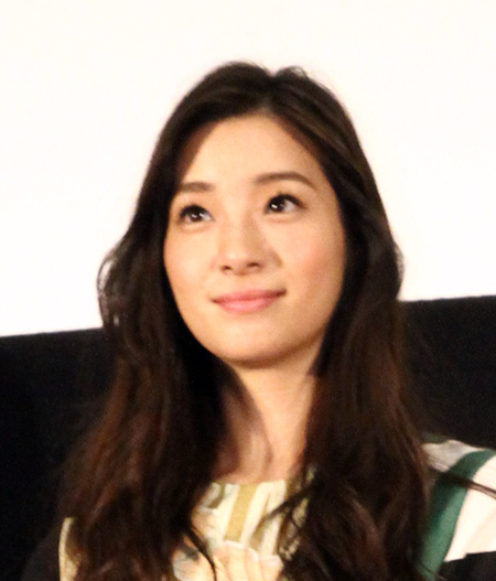 足立梨花 綺麗な形にしていくためには 育乳マッサージが話題 ニコニコニュース