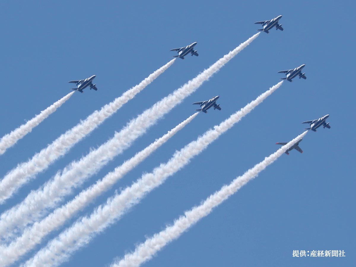 動画あり ブルーインパルスが青空に 五輪 を描く 素晴らしい技術に かっこよすぎる ニコニコニュース